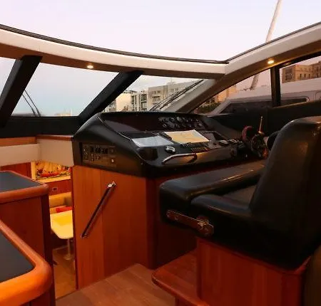 Botel Sunseeker Predator 62